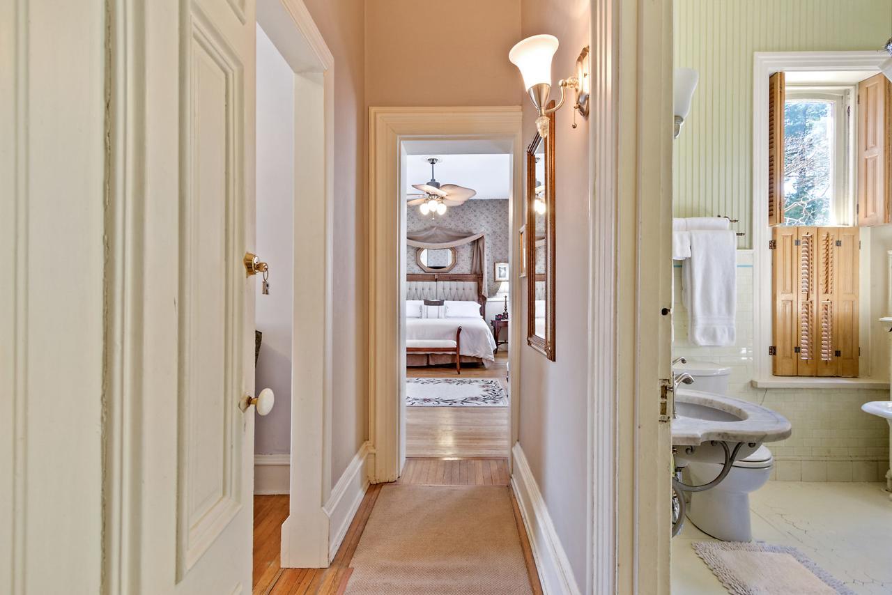 Lovelace Manor Bed And Breakfast Lancaster Esterno foto